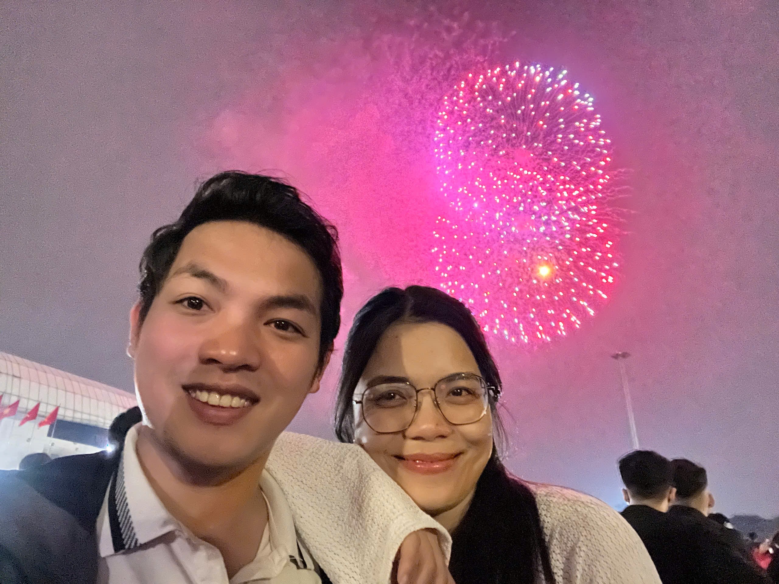 Cùng nhau ngắm pháo hoa